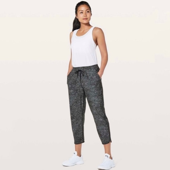 Lululemon Keep It Classic Crop White Noise Alpine White Black - Picture 2 of 11